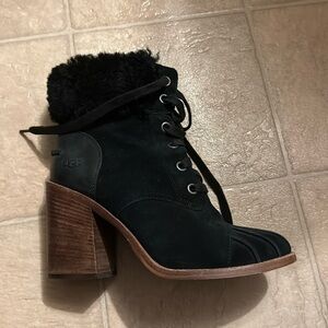Ugg jaxon boots in black 8.5